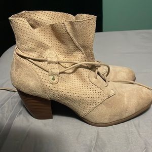 Size 8.5 Maurice’s Tan boots with heel